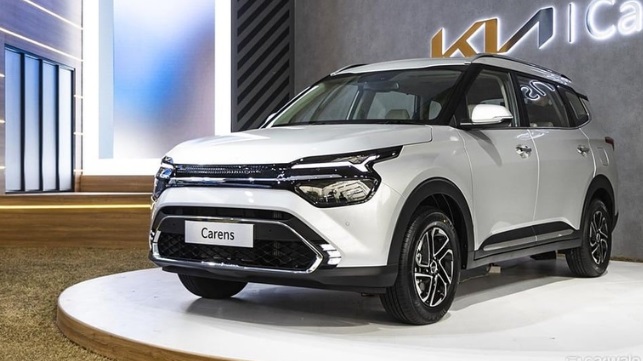 xh kia20caren 081122 120221109004831.7662800 THACO AUTO CÔNG BỐ NGÀY RA MẮT KIA CARENS 2023